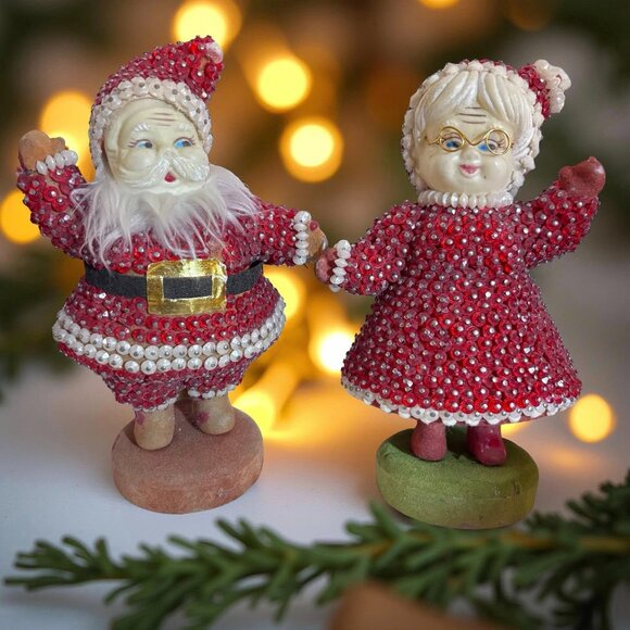 Vintage Beaded Santa & Mrs Claus Figurines – Hand-Pinned Sequins, Flocked Bases, - Picture 2 of 16